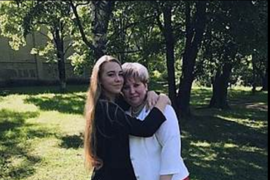 Professora de 41 anos investigada por fazer sexo com aluna menor