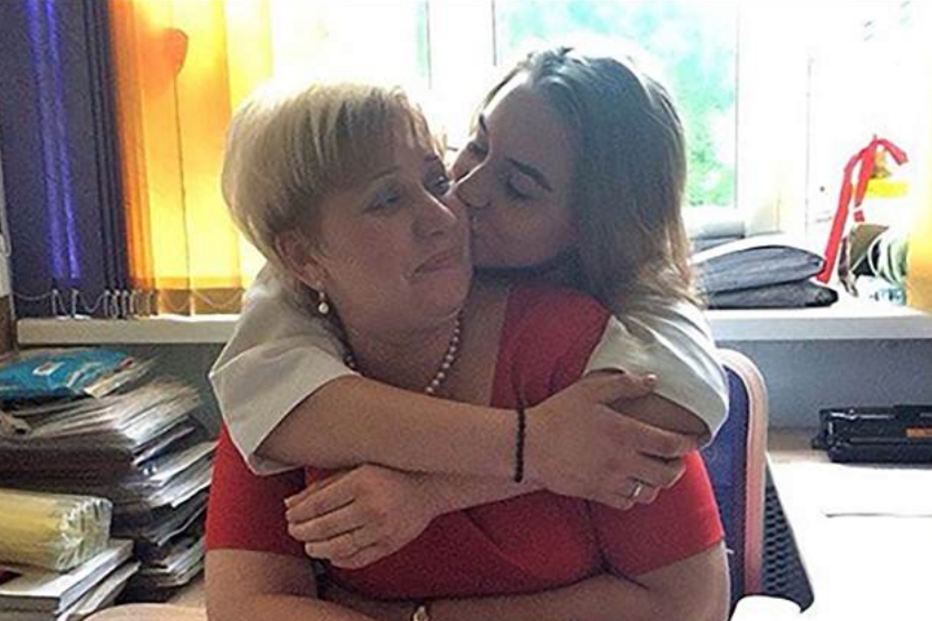 Professora de 41 anos investigada por fazer sexo com aluna menor