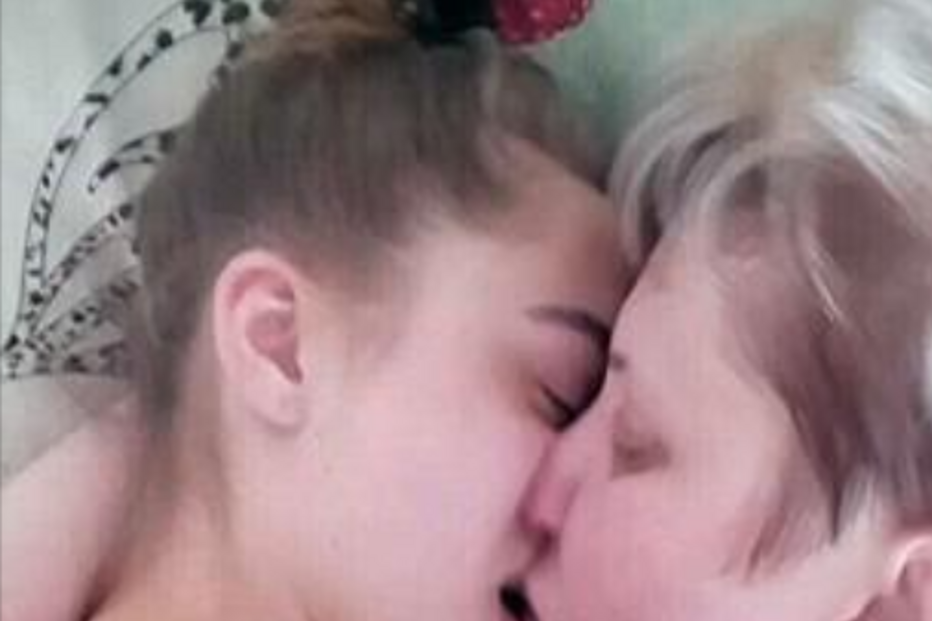 Professora de 41 anos investigada por fazer sexo com aluna menor