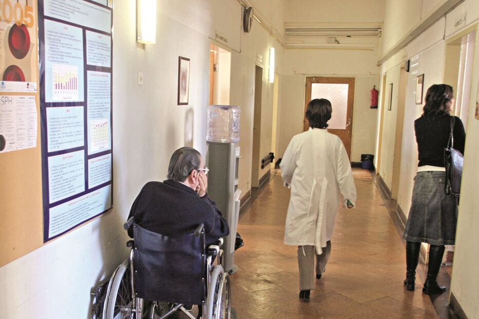 Em março, as administrações regionais de saúde publicaram contratos médicos para os respetivos centros de saúde   