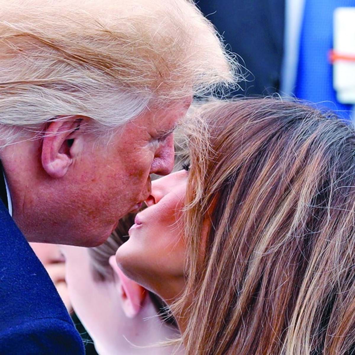 Donald Trump beija Melania para calar escândalo sexual - Famosos foto