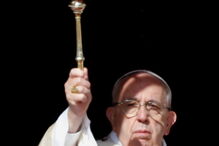 Papa celebra missa de Páscoa para milhares de fiéis no Vaticano