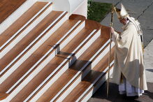 Papa celebra missa de Páscoa para milhares de fiéis no Vaticano