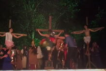 Invade encenação da Páscoa e agride ator que fazia de soldado que prendeu Jesus