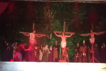 Invade encenação da Páscoa e agride ator que fazia de soldado que prendeu Jesus