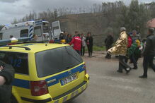  Um morto e 30 feridos em acidente com explosivos em Penacova. Explosão ocorreu durante procissão