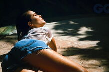 Joana Ribeiro, de 28 anos, mostra as suas curvas numa produção cheia de sensualidade e elegância