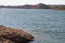 Oposição propôs criação da praia a jusante da barragem de Odeleite, local que autarca considera impraticável