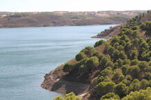 Oposição propôs criação da praia a jusante da barragem de Odeleite, local que autarca considera impraticável