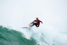 Mick Fanning a surfar