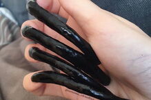 Estudante exibe unhas de 15 centímetros nas redes sociais