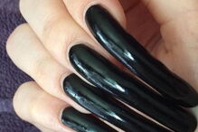 Estudante exibe unhas de 15 centímetros nas redes sociais