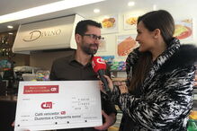 Vítor Mendes mostrou-se muito feliz com o prémio de 250 € que recebeu do passatempo ‘Café Vencedor’. O espaço Sabor Divino fica em Guimarães