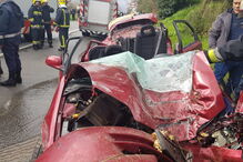 Despsite de carro contra árvore fere jovem condutor em Guimarães