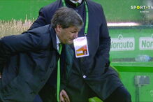 Bruno de Carvalho saiu auxiliado do banco de suplentes