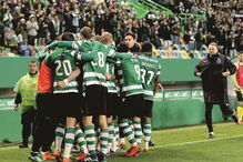 Os jogadores da equipa de futebol do Sporting festejaram de forma muito especial os golos marcados no jogo frente ao Paços de Ferreira (2-0)