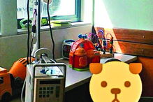 Criança recebe transfusão de sangue num corredor