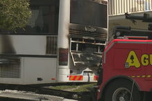 Autocarro foi consumido pelas chamas