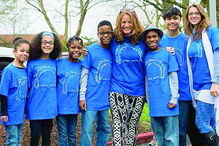 Jennifer e Sarah Hart, ambas com 39 anos, e os seis filhos adotados  