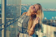 Jovem modelo morre a caminho do festival de música Coachella