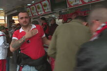 Adeptos benfiquistas nas imediações do Estádio da Luz