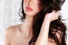 Penélope tem 22 anos e estuda em Paris. Quer fazer uma viagem à volta do mundo e comprar uma casa em Portugal