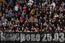 Claque russa durante amigável com a França	