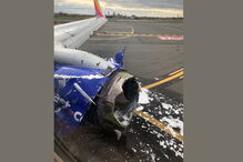 Explosão de motor de avião causa pânico em Filadélfia