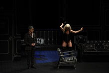 Gabriela Barros é sucesso em peça ousada