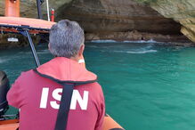 Salvamento no algar de Benagil, em Lagoa, no Algarve