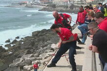 Embarcação vira na Praia da Parede 