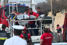 Dez pessoas resgatadas de naufrágio de barco turístico em Cascais