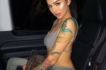 Kayla mostrava uma vida de luxos