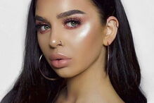 Kayla mostrava uma vida de luxos