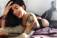 Kayla mostrava uma vida de luxos