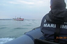 Barco virou-se na Culatra e pescador salvou-se a nado