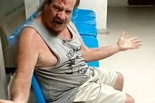 Turista filmado a mostrar pénis a crianças à saida de templo