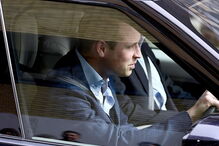 George e Charlotte conhecem o novo irmão