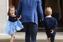 George e Charlotte conhecem o novo irmão