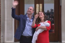 William e Kate à saída do hospital com o terceiro filho