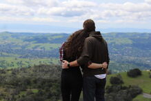 Tem relação com homem mais velho que o pai e diz que o 