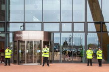 Bebé Alfie sobrevive sem estar ligado a ventilador