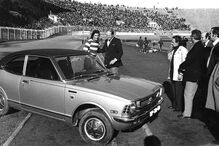 O grande avançado do Sporting campeão. O primeiro campeão nacional do Portugal democrático foi o Sporting (época 73/74). Yazalde  ganhou a Bota de Ouro, ao marcar 46 golos. Faleceu em 1997