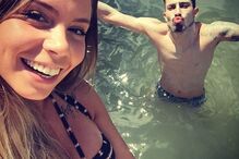 Alex Telles com a namorada, Priscilla Minuzzo