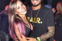 Alex Telles com a namorada, Priscilla Minuzzo