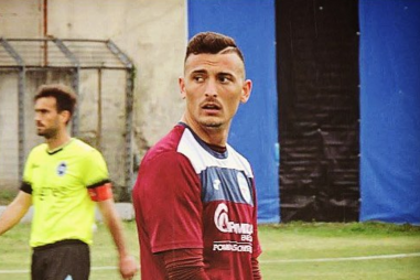 Jogador de futebol italiano torna-se estrela porno