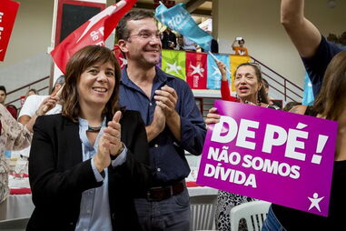 Paulino Ascenção (ao centro)