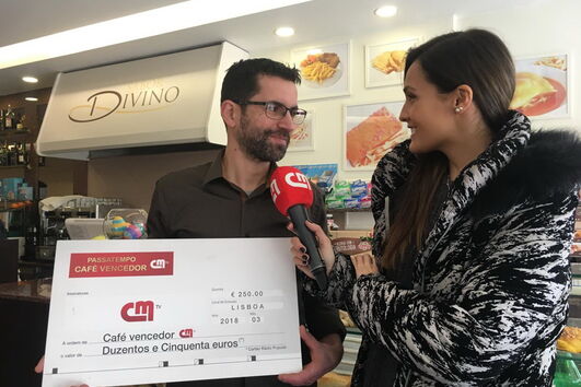 Vítor Mendes mostrou-se muito feliz com o prémio de 250 € que recebeu do passatempo ‘Café Vencedor’. O espaço Sabor Divino fica em Guimarães