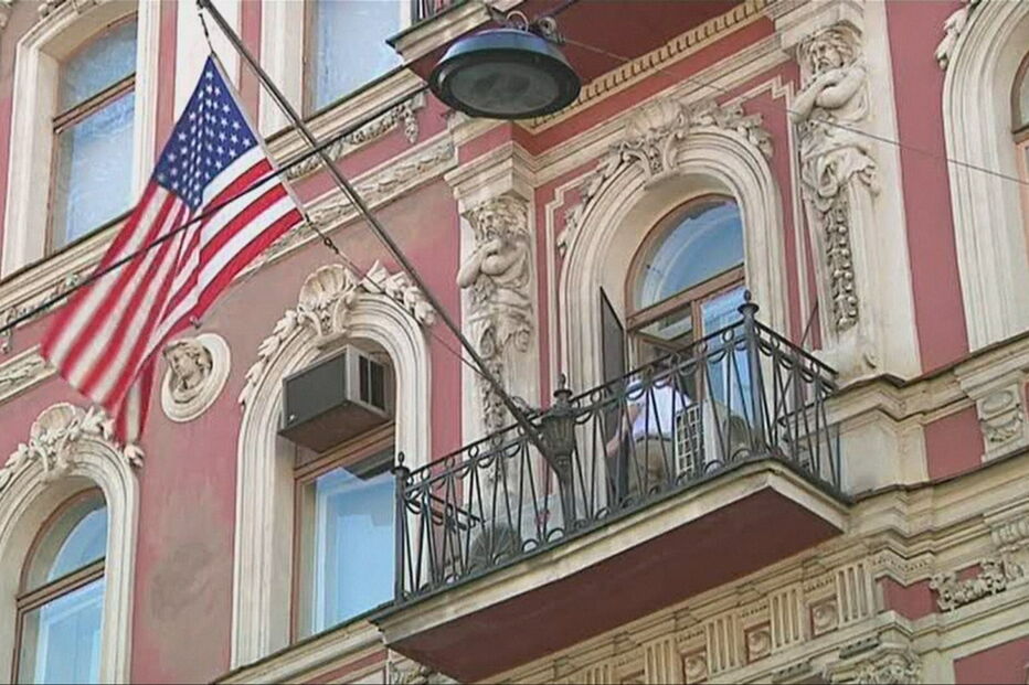 Diplomatas russos expulsos pelos EUA regressam a Moscovo