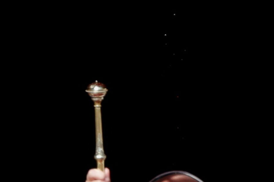 Papa celebra missa de Páscoa para milhares de fiéis no Vaticano